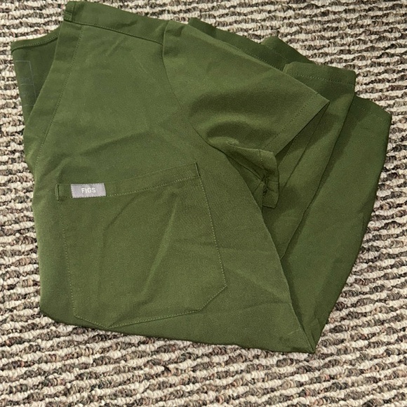 Figs Other - Figs dark olive scrub top 🍸